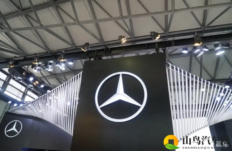 奔驰 GLB 新内饰被喷 “廉价，网友怒怼 被国产带偏-1