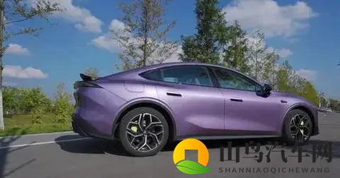 深蓝L06预售价1399万起，法拉利同款悬架与激光雷达成亮点-2