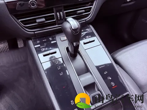 35万多拿下准新保时捷Macan,体验速度与激情!-3