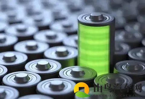 电车省钱是伪命题?2025电池寿命数据:多数车主终身不用换电池-2