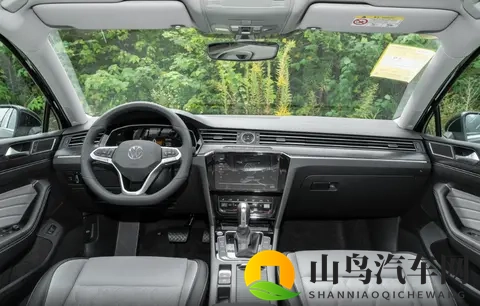 这次又有啥亮点，迈腾推出纪念版新车，共有三款配置可选-2