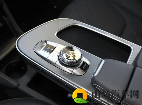 又一国产新能源，轴距2915mm，搭载华为双电机+宁德时代电池-2