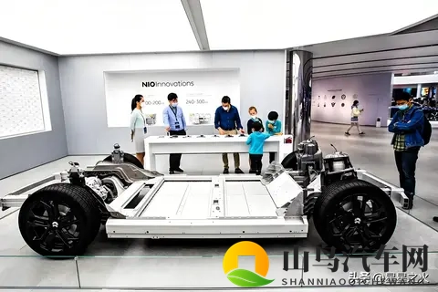 小米SU7真实拆解：6大槽点戳破网红车神话？车主实测数据太扎心-1