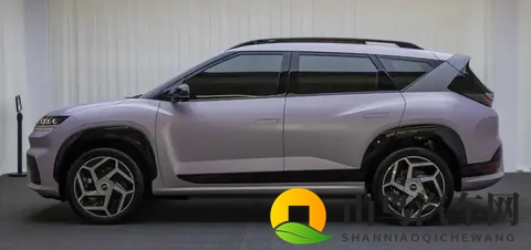 欢迎韩系电车杀入“性价比”赛道，全新SUV 1198万起售-3