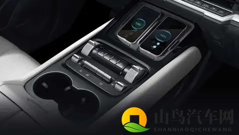 多动力版本同步推出,全新坦克400售价2498万元起-3