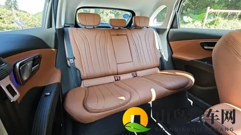 两种外观内饰任选，尺寸加大，配置加码，限时省7000，9万多入手-3