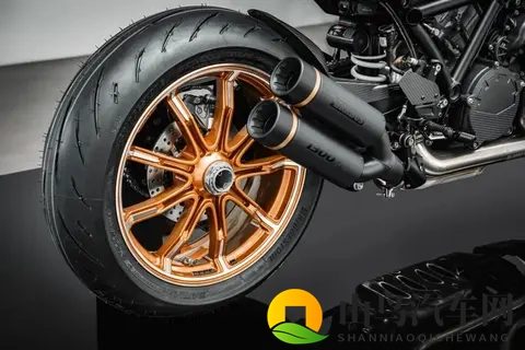 摩托圈劳斯莱斯出新作,1400R能否复制2分钟售罄神话?-1