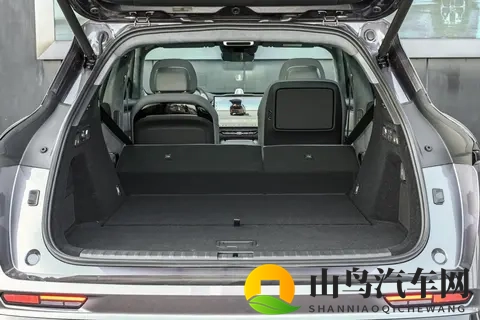 中型SUV的较量，极氪7X对比特斯拉Moldel Y，选谁更合适？-3