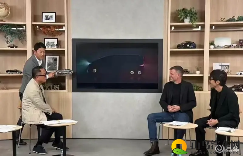 丰田偷师小鹏，六轮MPV将会是豪车新风向？-1