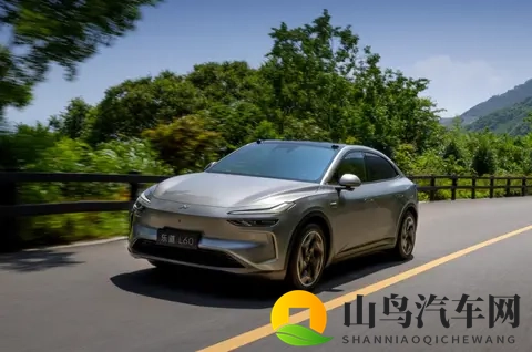 乐道L60：被严重低估的SUV！续航超700km，3分钟换电，家用真香-1