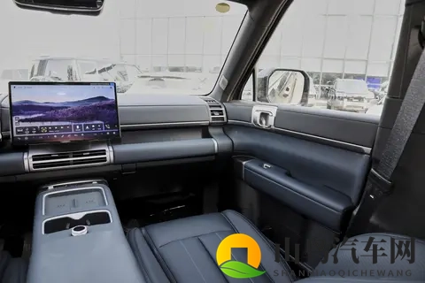 比亚迪又上新了，这车空间大续航强，还带智能座舱，香不香？-3