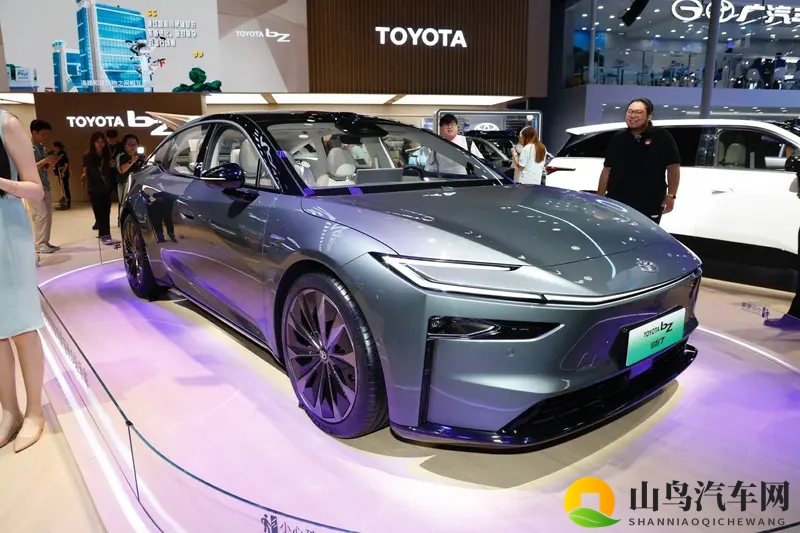 广汽丰田铂智7搭载鸿蒙座舱，定位20万级！-1