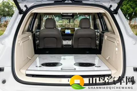 230km纯电续航或全时四驱，第三代蓝电E5 PLUS，究竟如何？-1