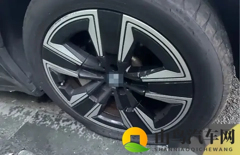 轮胎扎钉继续开有多危险？3分钟判断“拔”还是“留”-3