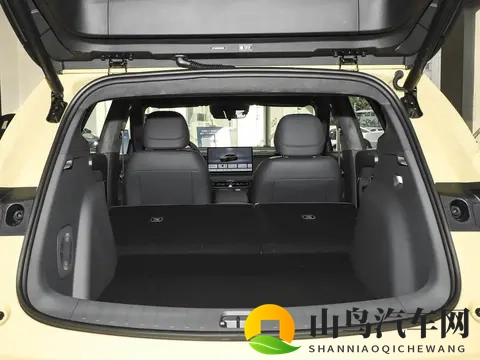 零跑造了台“红米YU7”，1058万起，造型拉风，不给油车留活路？-2