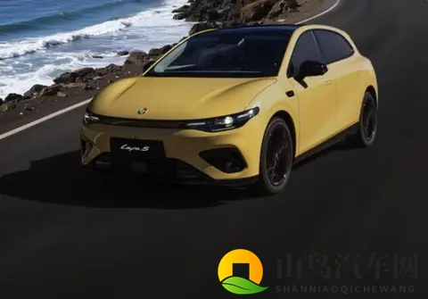 零跑A10曝光！疑似T03接班人，小车市场又要开卷了？-3