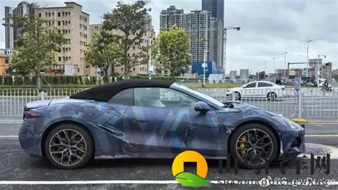 比亚迪再发个性化跑车!双门软顶版敞篷版腾势Z实车首曝-2