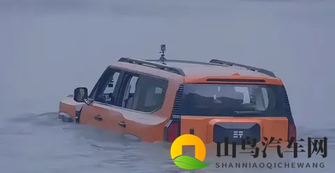 测试溜车撞坏天门山天梯护栏，奇瑞深夜致歉……-1