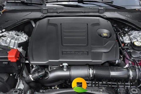 捷豹 XFL 选两驱还是四驱？选基础豪华还是全面升级？-3