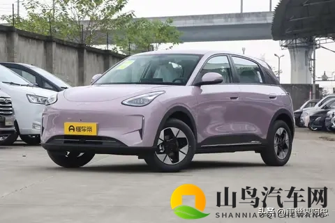 外卖小伙吃大鲜肉的logo：外卖小哥品尝美食，独特品牌标识引关注-3