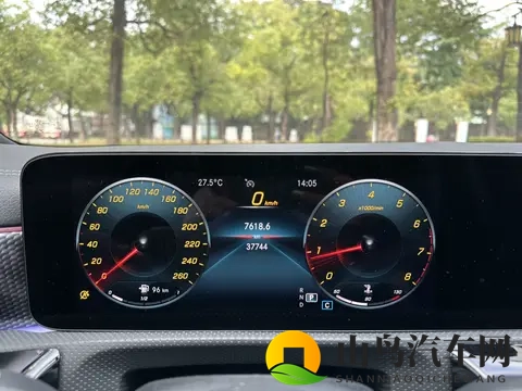 23年1月上牌，14万拿下准新一手奔驰A级，都市白领通勤优选！-1