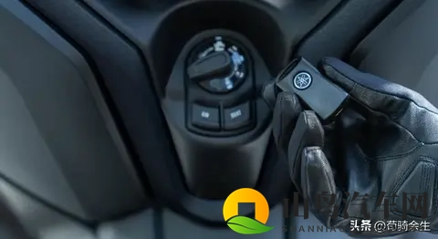 2026款XMAX125焕新：13L油箱+24L油耗，通勤踏板实用派代表！-2