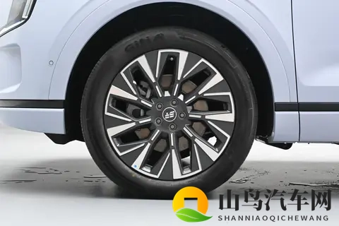 15万级中型SUV怎么选？山海L7 PLUS带你开启更多生活可能-2