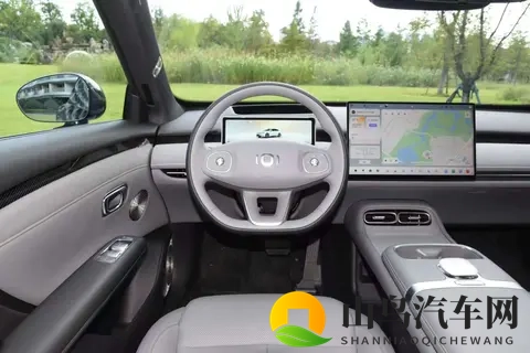 选车不看噱头，就选实用的！这款12万级新车，综合实力不俗-2