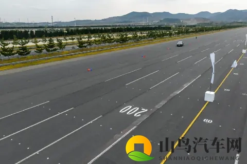 北京现代EO羿欧场地科目体验，底盘下功夫了，15万以内非常能打-1