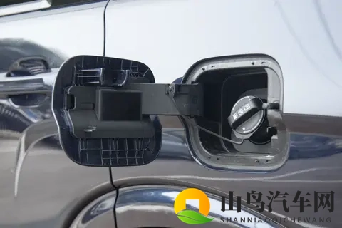 帕里斯帝：27 万多带按摩座椅，续航能跑 1000 公里-2