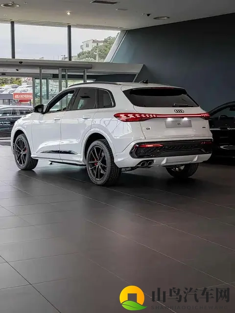 国产加长板上钉钉, 全新奥迪Q5海外实车曝光！内饰科技感直接拉满-3