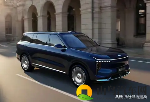 智己LS9内饰官宣，“冰箱彩电大沙发”配齐，还带能躺平的沙发-2