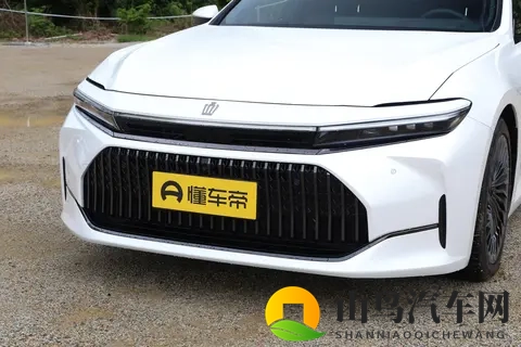 皇冠(进口)“至享版” 和 “至尊版”两个配置到底该怎么选?-1