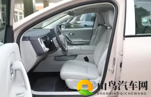 定位大型MPV  锐胜M8预售价16.98万起-1