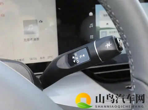 又一国产新能源，轴距2915mm，搭载华为双电机+宁德时代电池-3