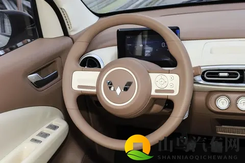 五菱宏光MINIEV 四门版:实际体验与配置拆解,应该怎么选?-1