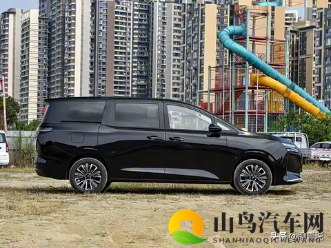 2025 年真七座 SUV 标杆？五菱星光 730：第三排能躺、能装露营装备-2