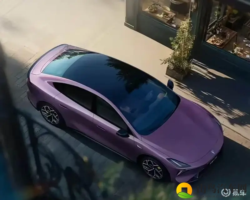 深蓝L06陆续到店：粉红官改车衣揭晓，11月上市-1