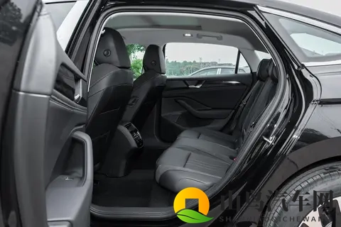 实体键回归 2026款全新大众迈腾实车亮相 现款1799万元起-3