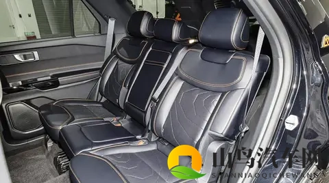 福特探险者新车型上市，外观很硬朗，5座，23T动力，10AT+四驱-2