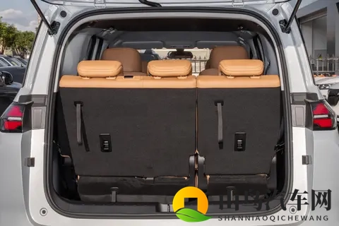 7万级家用车，二孩三孩家庭可以看这款MPV，空间大、舒适性强-1