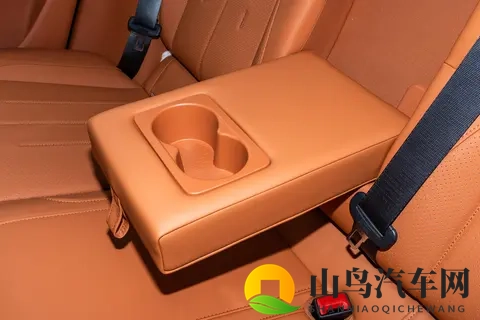 东风奕派eπ007+:纯电续航新标杆,驾趣与科技并存-2