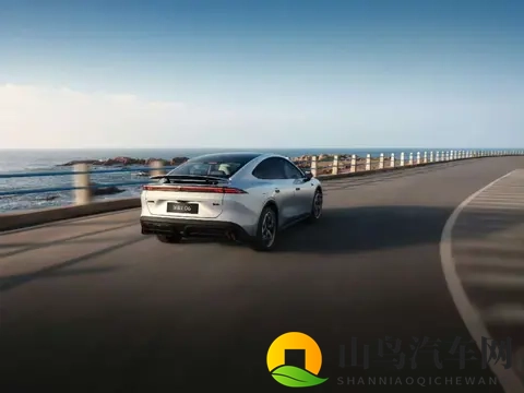 深蓝卖力赚吆喝，销售却一问三不知，L06如何撼动海豹与MONA M03？-2