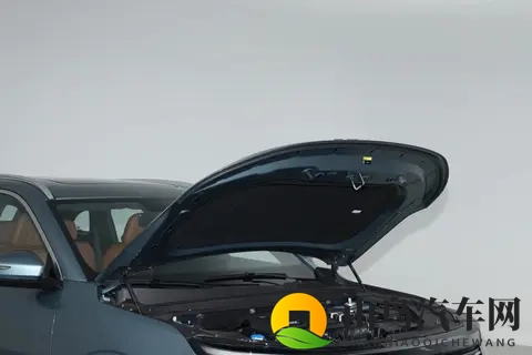 20T+8AT，车长超4米8，顶配的捷途X70L实力如何？-1