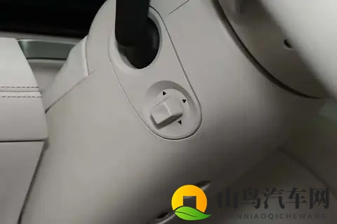 腾势N8L:大六座安全豪华SUV，是家庭出行的理想选择！-2