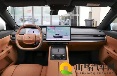 东风奕派eπ007+到店，全系标配激光雷达+8295芯片，还带电动尾翼-3