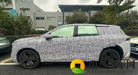 日产N8谍照曝光 定位中大型SUV 搭载大尺寸双联屏-2