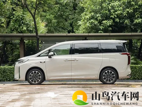 这款插混MPV不足29万起！配激光雷达+四块大屏，后排独立航空座椅-3