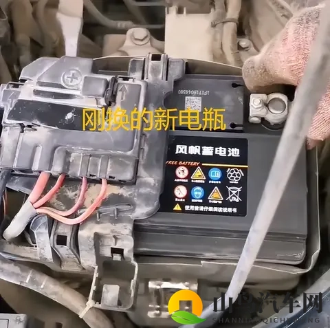 大众宝来电瓶灯常亮，别再花冤枉钱更换电瓶了！-3