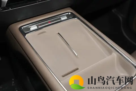 10万级家用MPV选车难？五菱星光730 PHEV用这几点，戳中多口之家-2